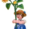 Hubrig Volkskunst Blumenmädchen*Blumenkind Mädchen mit Sonnenblume, 17 cm, Miniatur von Hubrig