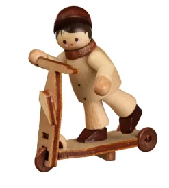 Romy Thiel Neuheiten | Romy Thiel Figuren*Miniatur Max mit Roller, 5 cm, von