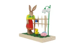 Bettina Franke Neuheiten | Osterhasen*Osterhase - Häsin am Gartenzaun, geschnitzt, 11 cm von