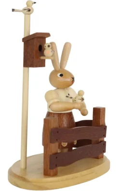 Müller Kleinkunst Osterhasen*Osterhase - Häsin am Gartenzaun, von