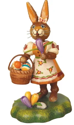 Hubrig Volkskunst Neuheiten | Osterhasen*Osterhase - Häsin mit Krokus, 9 cm von