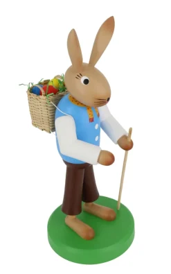 SEIFFENcom by Nestler GmbH Neuheiten | Osterhasen*Osterhase mit Korb und Wanderstab, 28 cm von SEIFFEN.COM