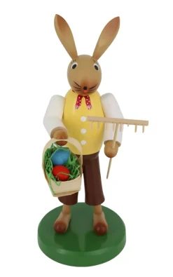 SEIFFENcom by Nestler GmbH Neuheiten | Osterhasen*Osterhase mit Rechen und Korb, 28 cm, von SEIFFEN.COM
