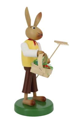 SEIFFENcom by Nestler GmbH Neuheiten | Osterhasen*Osterhase mit Rechen und Korb, 28 cm, von SEIFFEN.COM