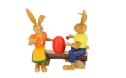 Holzkunst Gahlenz Osterhasen*Osterhasenpaar Maler auf Bank, 10 cm von