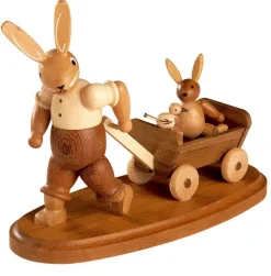 Müller Kleinkunst Osterhasen*Osterhasenvater mit Kind auf Bollerwagen, von